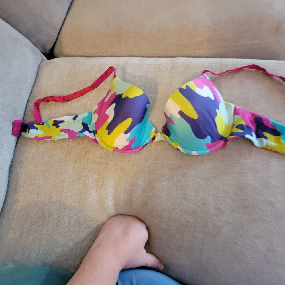 Women's 36C wonder bra, padded, some fading, good condition otherwise